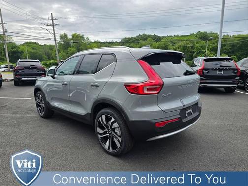 2025 Volvo XC40 B5 Plus Bright Theme