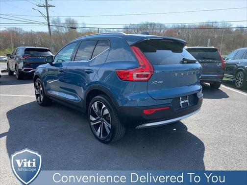 2023 Volvo XC40 B5 Plus Bright Theme