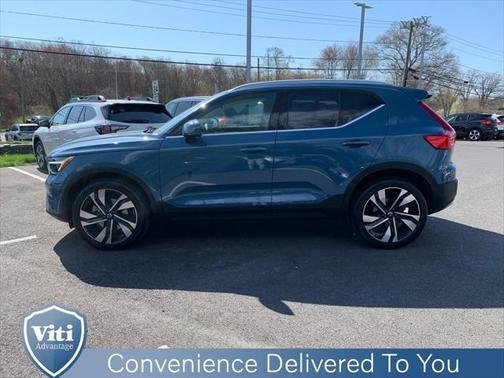 2023 Volvo XC40 B5 Plus Bright Theme