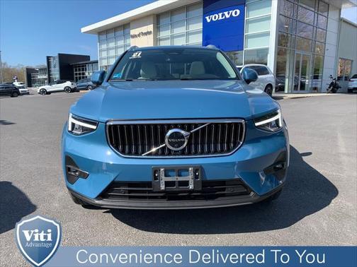 2023 Volvo XC40 B5 Plus Bright Theme
