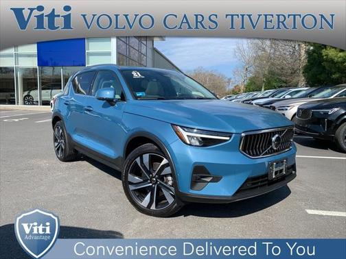 2023 Volvo XC40 B5 Plus Bright Theme