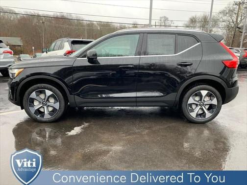 2025 Volvo XC40 B5 Plus Bright Theme