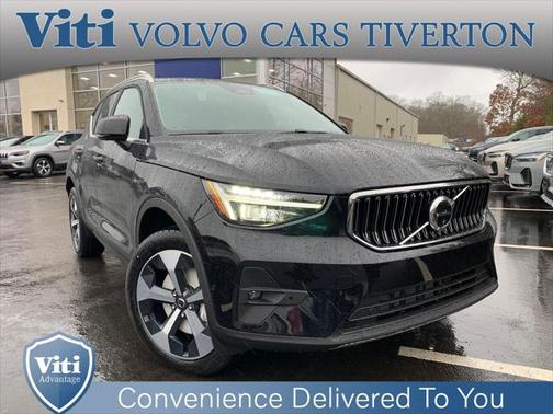 2025 Volvo XC40 B5 Plus Bright Theme