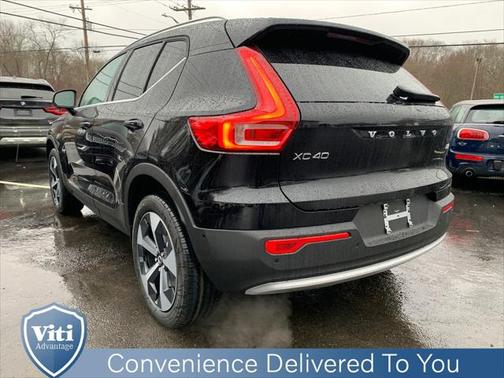 2025 Volvo XC40 B5 Plus Bright Theme