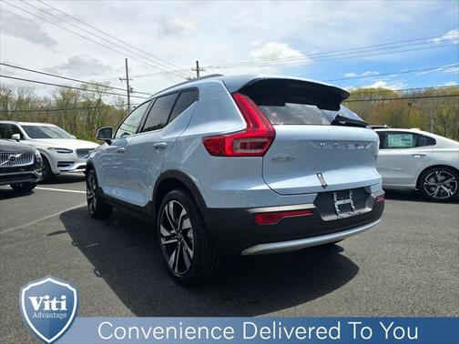 2024 Volvo XC40 B5 Plus Bright Theme