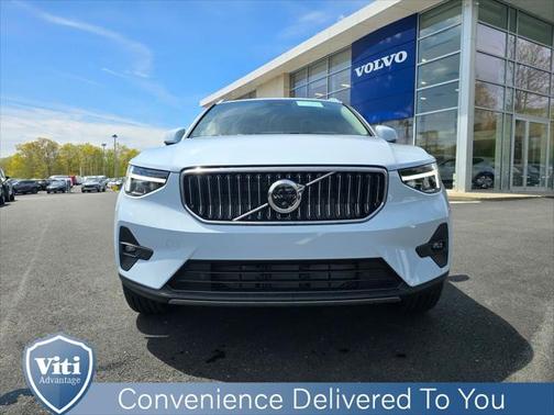 2024 Volvo XC40 B5 Plus Bright Theme