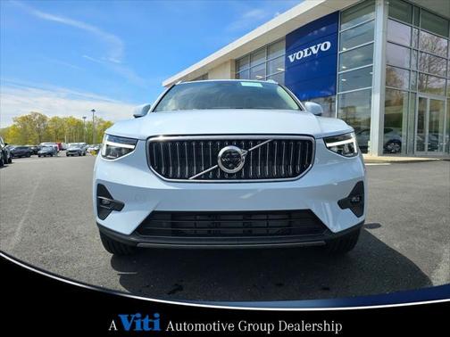 2024 Volvo XC40 B5 Plus Bright Theme