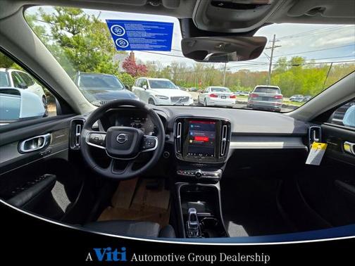 2024 Volvo XC40 B5 Plus Bright Theme