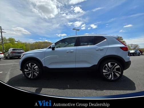 2024 Volvo XC40 B5 Plus Bright Theme