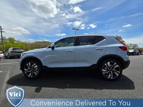 2024 Volvo XC40 B5 Plus Bright Theme