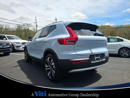 2024 Volvo XC40 B5 Plus Bright Theme