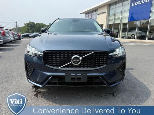 2023 Volvo XC60 B5 Plus Dark Theme