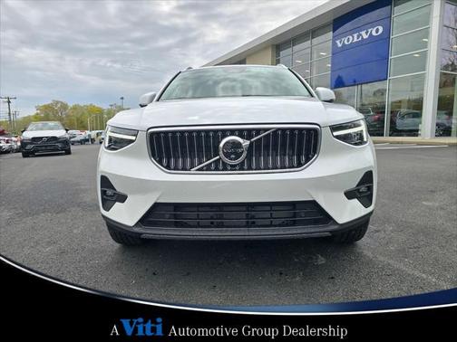 2024 Volvo XC40 B5 Ultimate Bright Theme