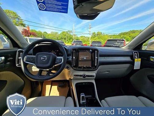 2025 Volvo XC40 Plus