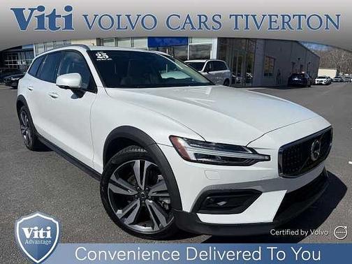 Crystal White 2025 Volvo V60 Cross Country Plus