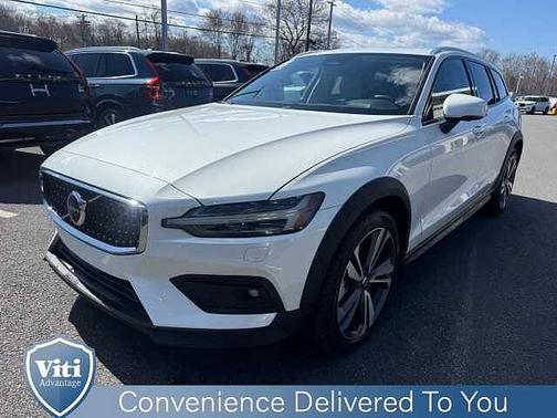 Crystal White 2025 Volvo V60 Cross Country Plus