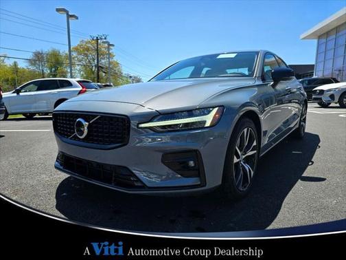 2024 Volvo S60 B5 Plus Dark Theme