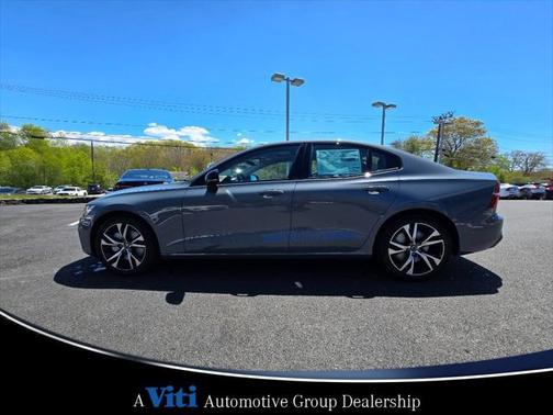 2024 Volvo S60 B5 Plus Dark Theme