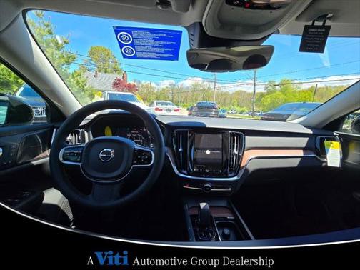 2024 Volvo S60 B5 Plus Dark Theme