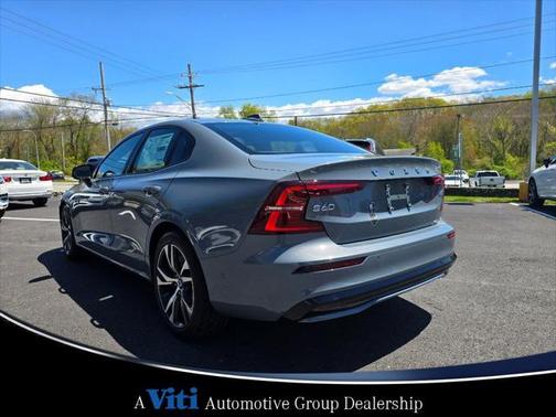 2024 Volvo S60 B5 Plus Dark Theme