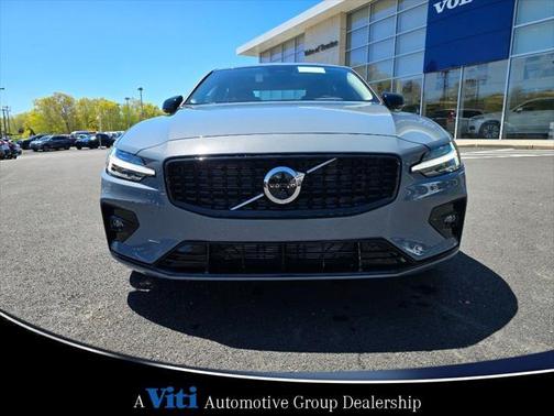 2024 Volvo S60 B5 Plus Dark Theme
