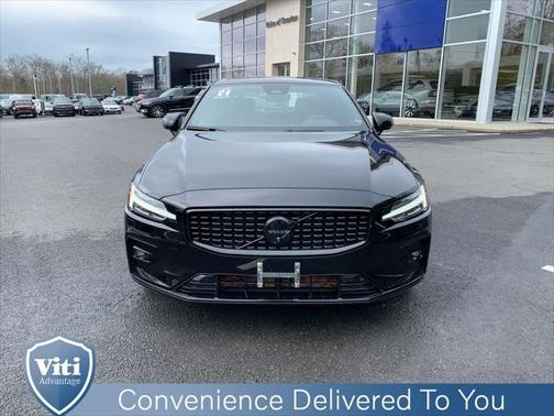 2024 Volvo S60 B5 Plus Black Edition