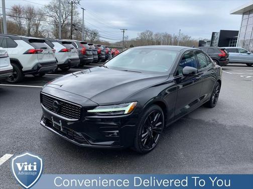 2024 Volvo S60 B5 Plus Black Edition