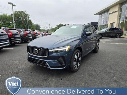 2025 Volvo XC60 Plug-In Hybrid T8 Plus