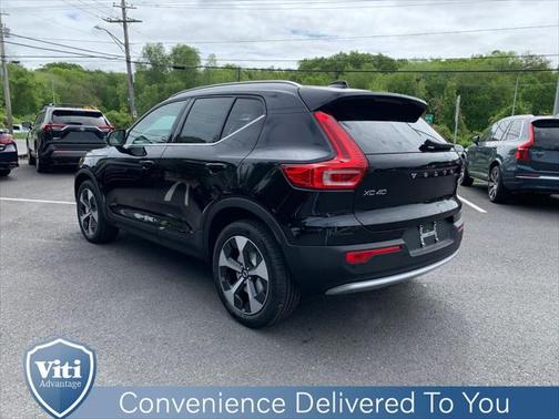 2025 Volvo XC40 B5 Plus Bright Theme