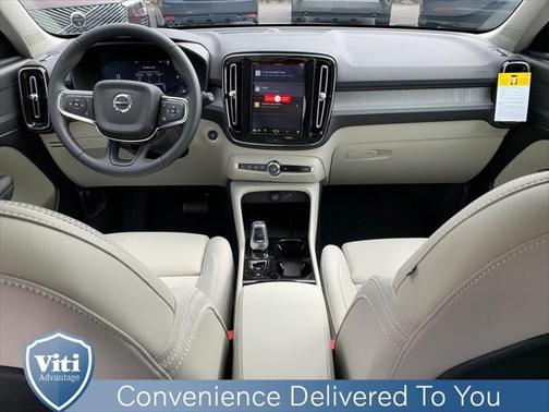 2025 Volvo XC40 B5 Plus Bright Theme
