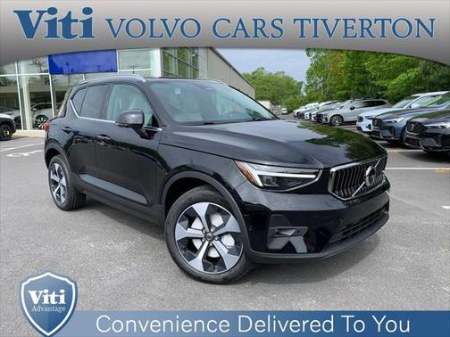 2025 Volvo XC40 B5 Plus Bright Theme