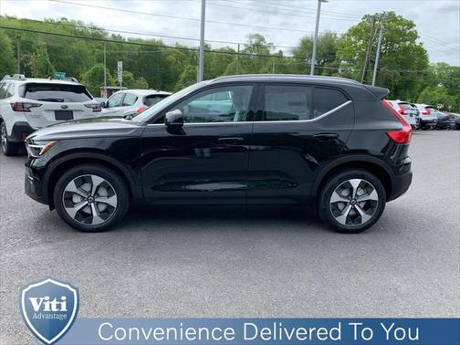 2025 Volvo XC40 B5 Plus Bright Theme
