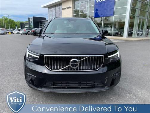 2025 Volvo XC40 B5 Plus Bright Theme