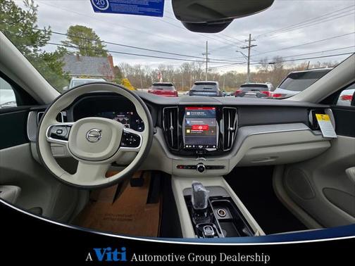2025 Volvo XC60 B5 Plus