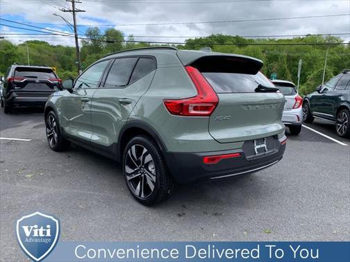2025 Volvo XC40 B5 Plus Dark Theme