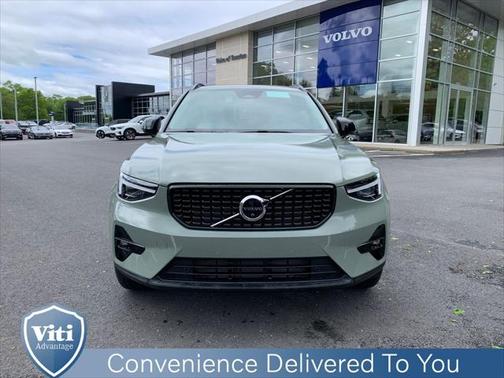 2025 Volvo XC40 B5 Plus Dark Theme