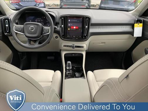 2025 Volvo XC40 B5 Plus Dark Theme
