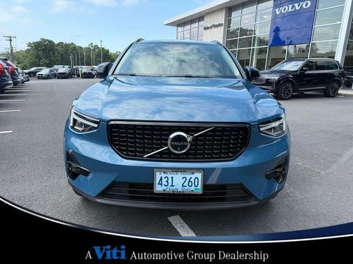 2024 Volvo XC40 B5 Plus Dark