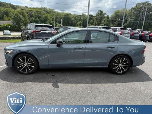 2024 Volvo S60 Recharge Plug-In Hybrid T8 Plus Dark Theme