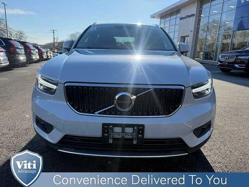 2021 Volvo XC40 T5 Momentum