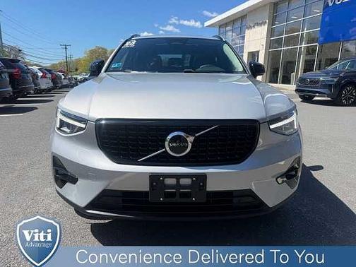 Silver Dawn 2023 Volvo XC40 Plus