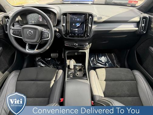2022 Volvo XC40 T5 AWD R-Design