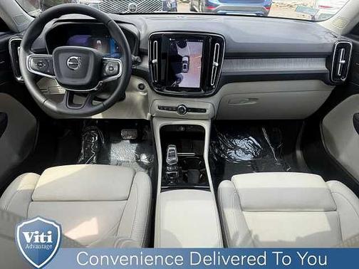 Crystal White 2024 Volvo XC40 Plus