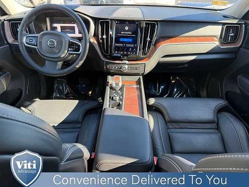 2023 Volvo XC60 B5 AWD Ultimate Dark