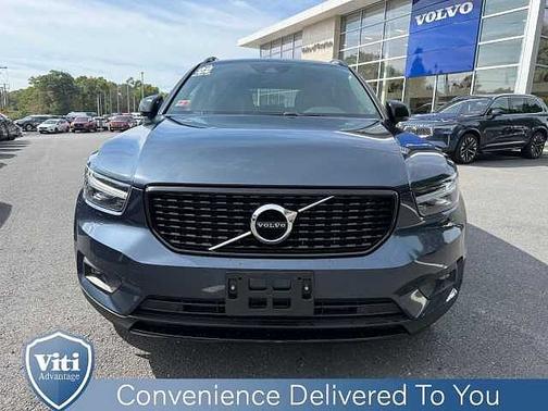 2022 Volvo XC40 R-Design