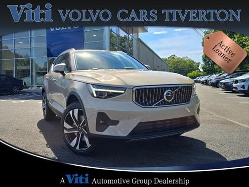 2025 Volvo XC40 B5 Plus Bright Theme