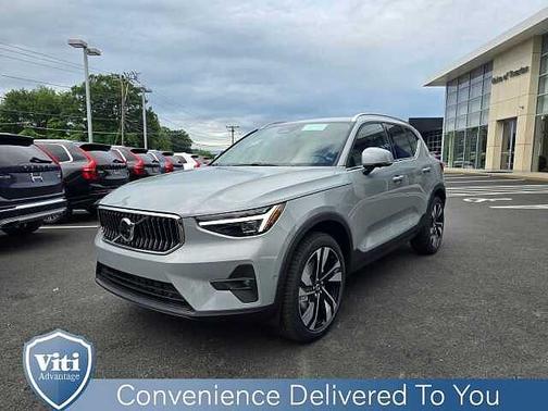 Vapour Grey 2025 Volvo XC40 Plus
