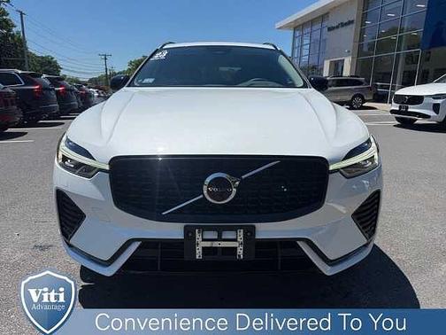 Crystal White 2023 Volvo XC60 Plus