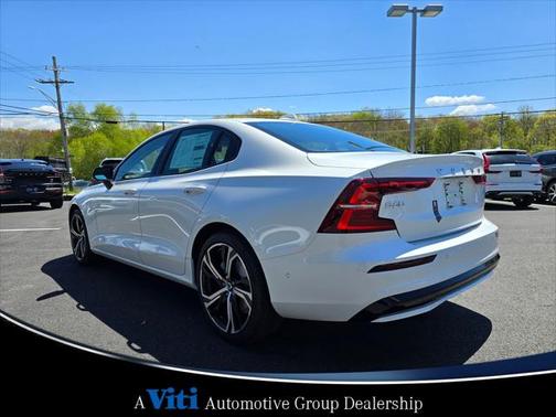 2024 Volvo S60 B5 Plus Dark Theme