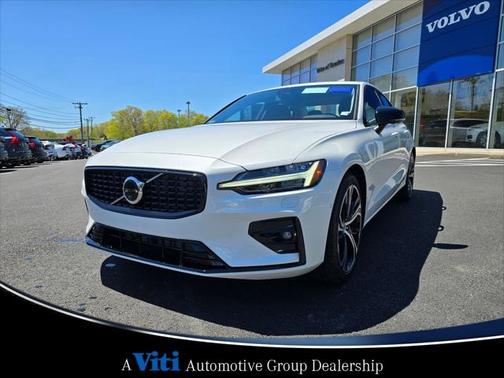 2024 Volvo S60 B5 Plus Dark Theme